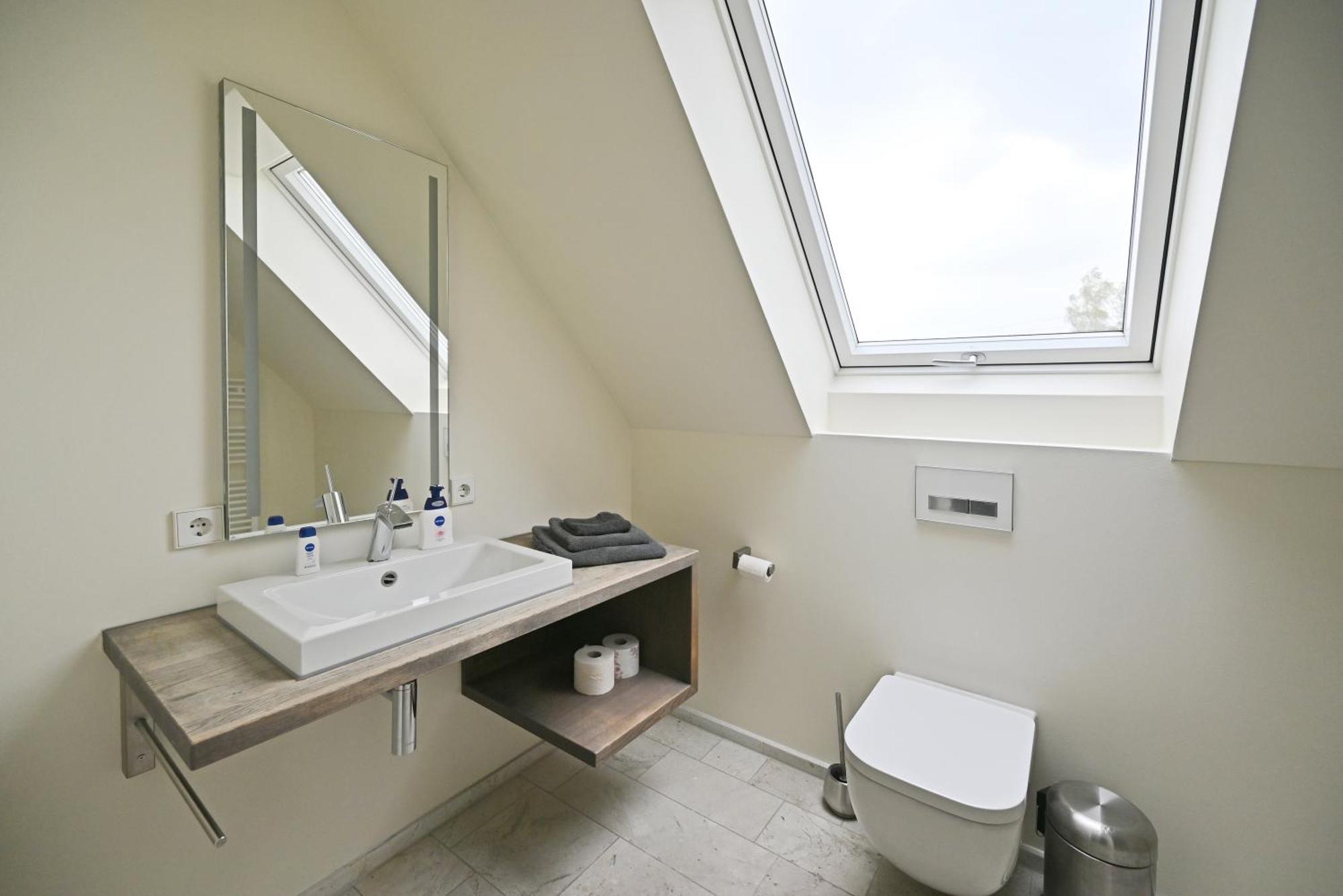 Modernes & Gepflegtes Hotelzimmer Mit Kueche! Bernstadt  Exteriör bild