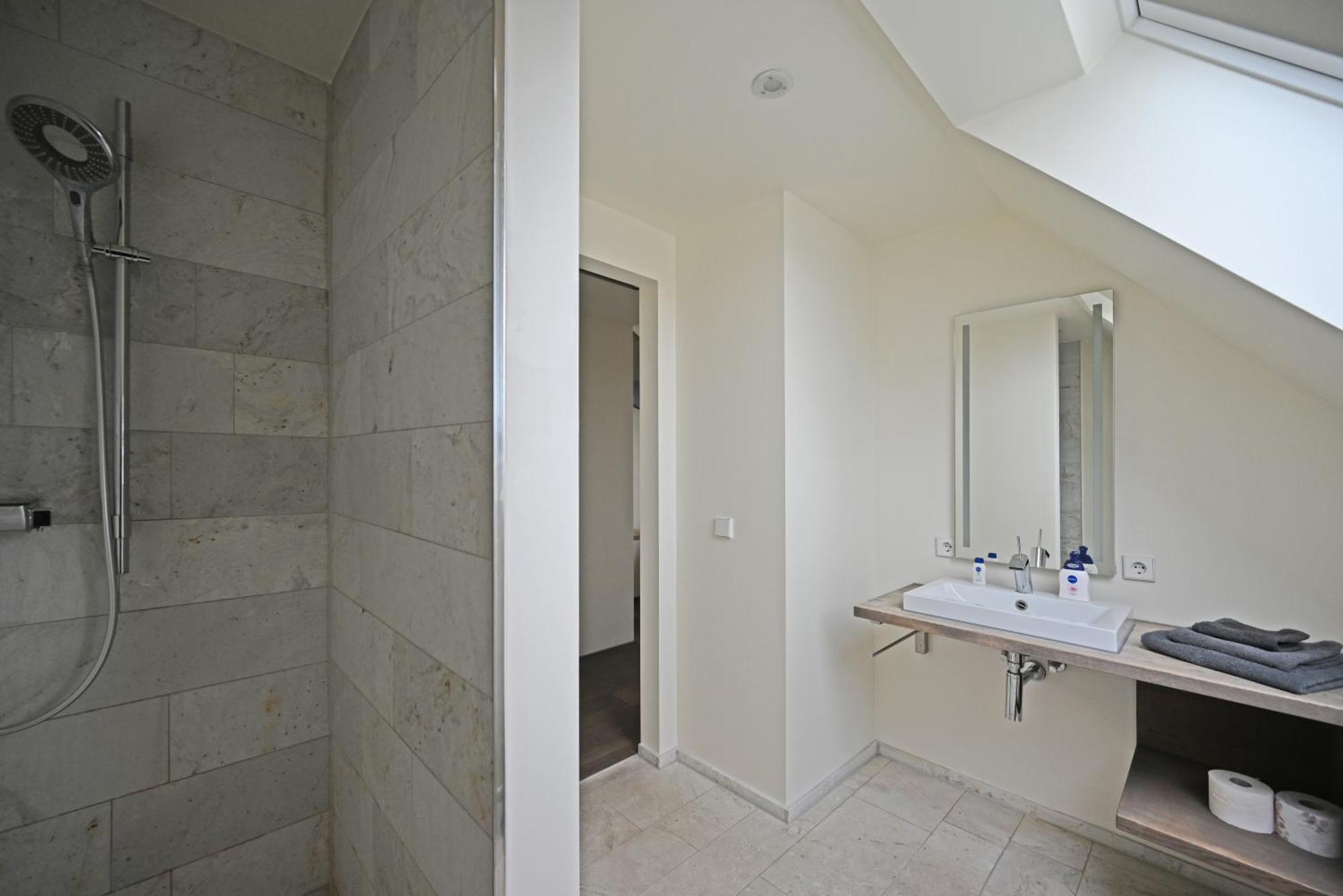 Modernes & Gepflegtes Hotelzimmer Mit Kueche! Bernstadt  Exteriör bild