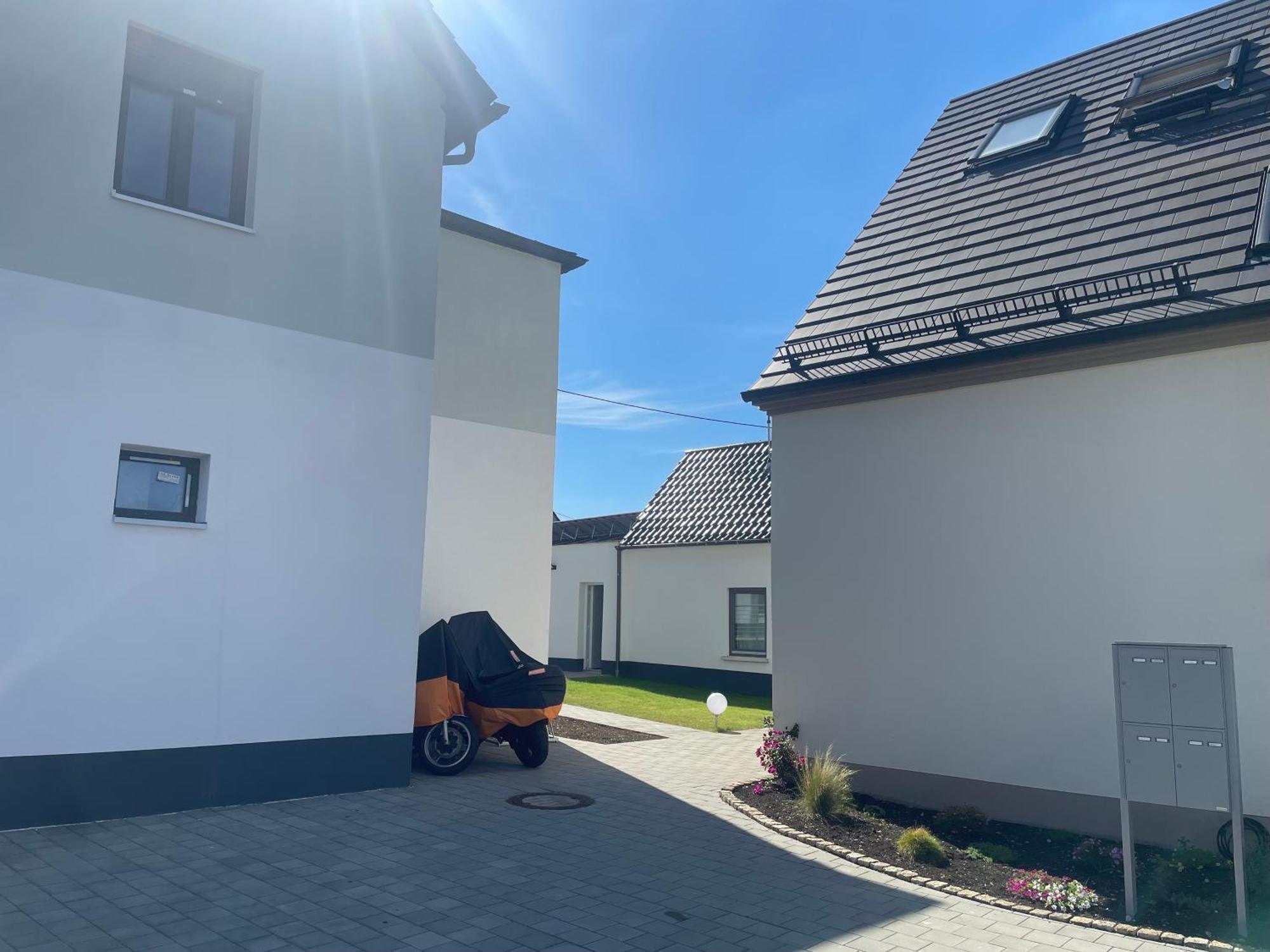 Modernes & Gepflegtes Hotelzimmer Mit Kueche! Bernstadt  Exteriör bild