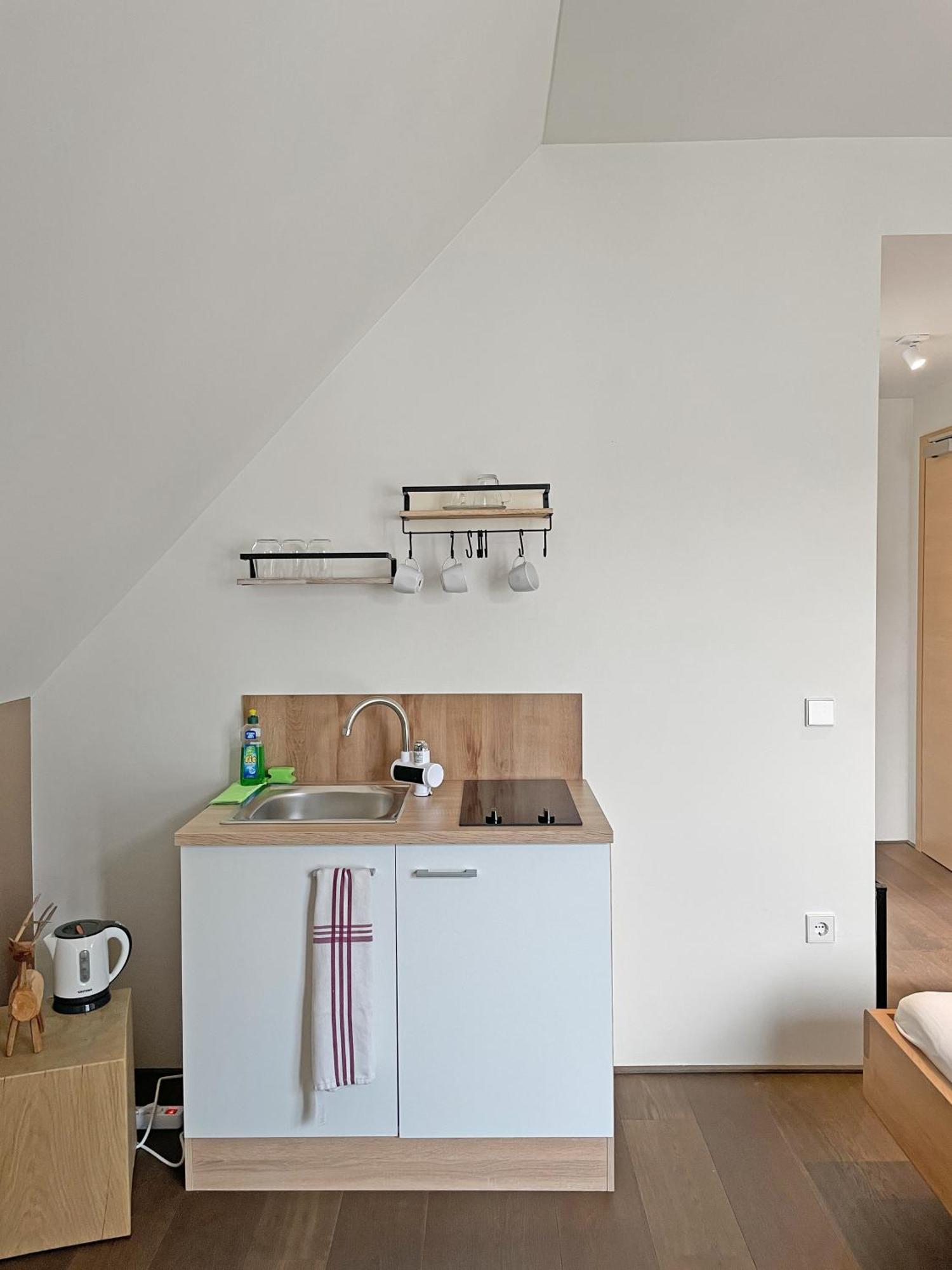 Modernes & Gepflegtes Hotelzimmer Mit Kueche! Bernstadt  Exteriör bild